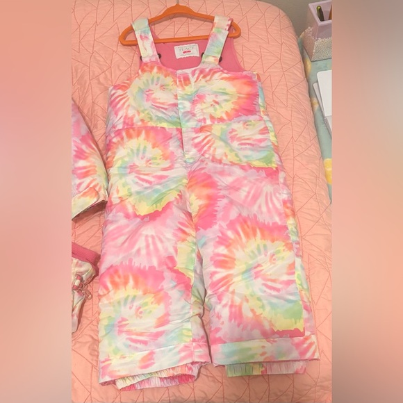 The Children's Place Tie-Dye Snowsuit, Double Layer Jacket, Gloves & Boots - Picture 5 of 8
